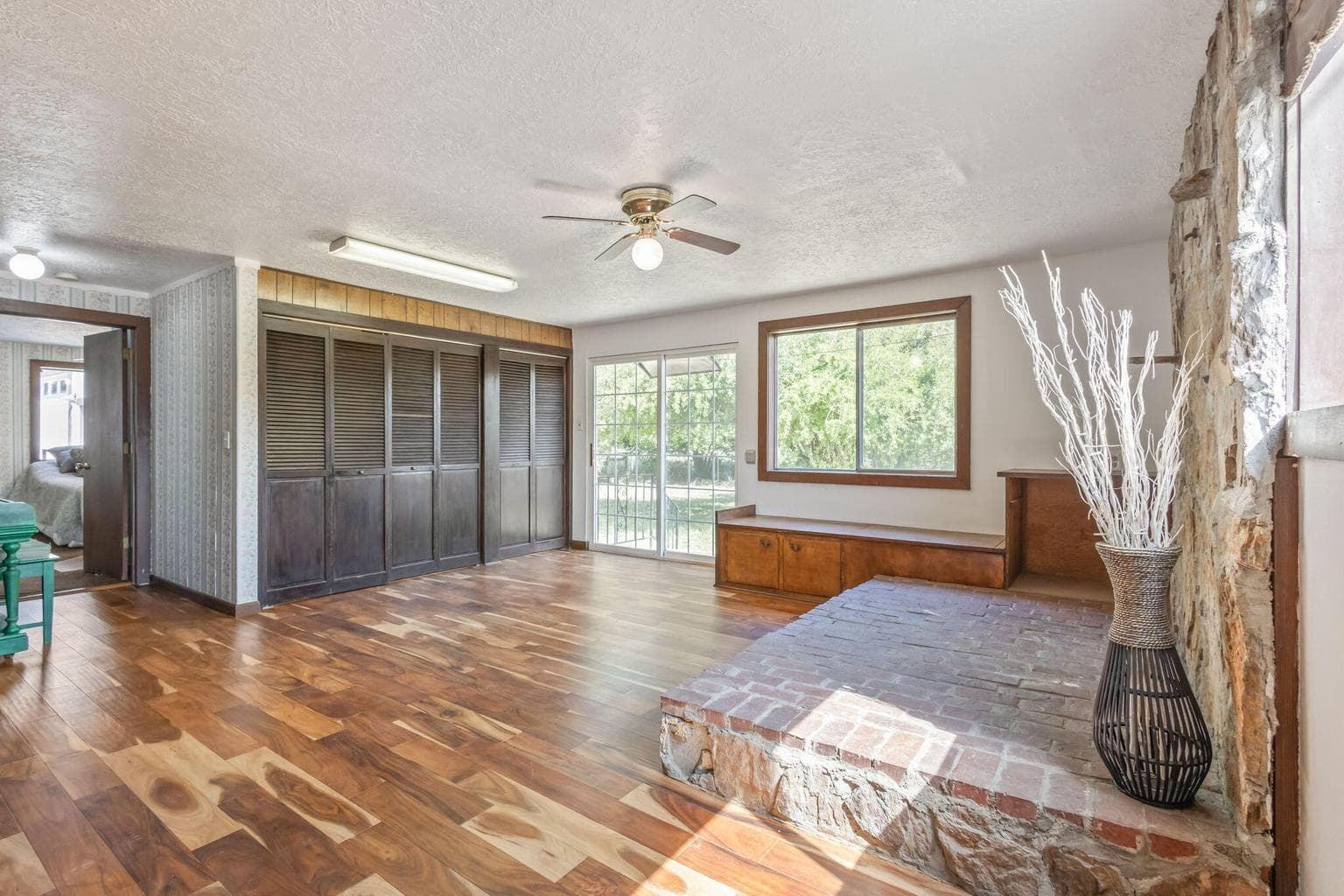 Photo of 407 NW 5th Street 12 of 40