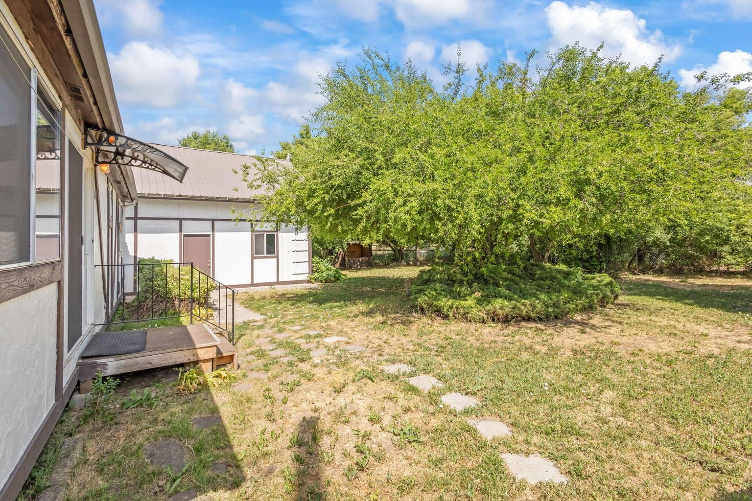 Photo of 407 NW 5th Street 23 of 40