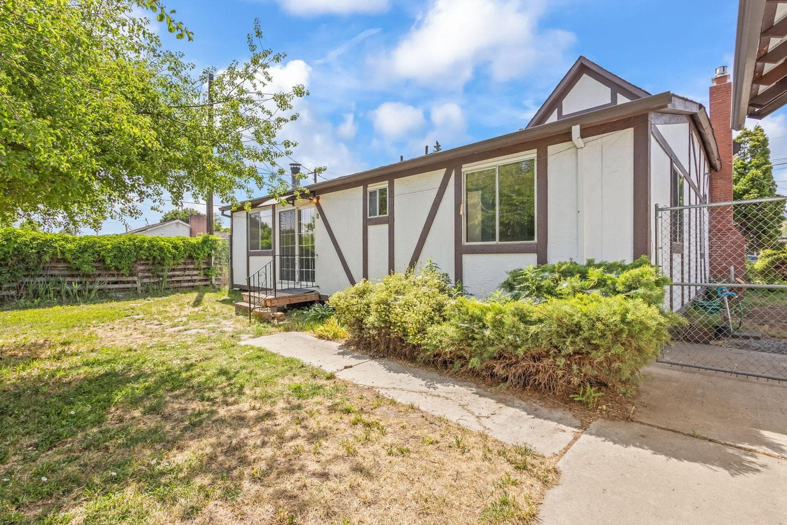 Photo of 407 NW 5th Street 24 of 40