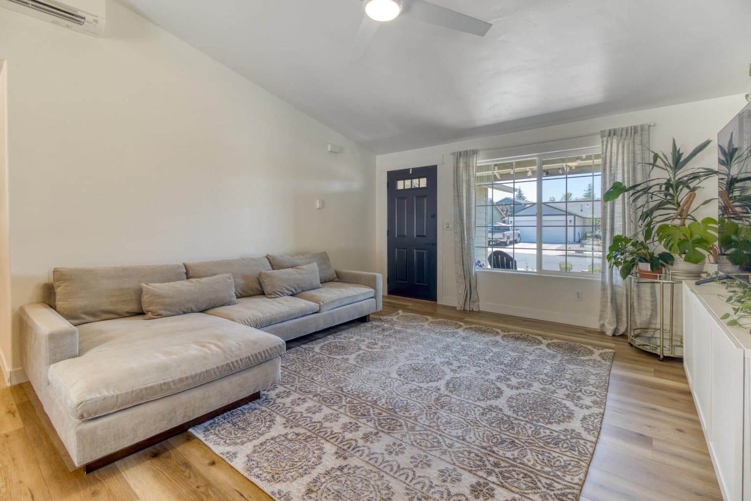 Photo of 723 NE Black Bear Street 6 of 23