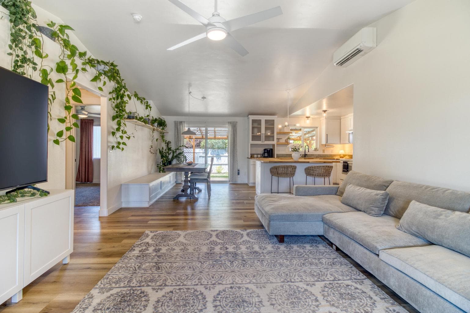 Photo of 723 NE Black Bear Street 8 of 23