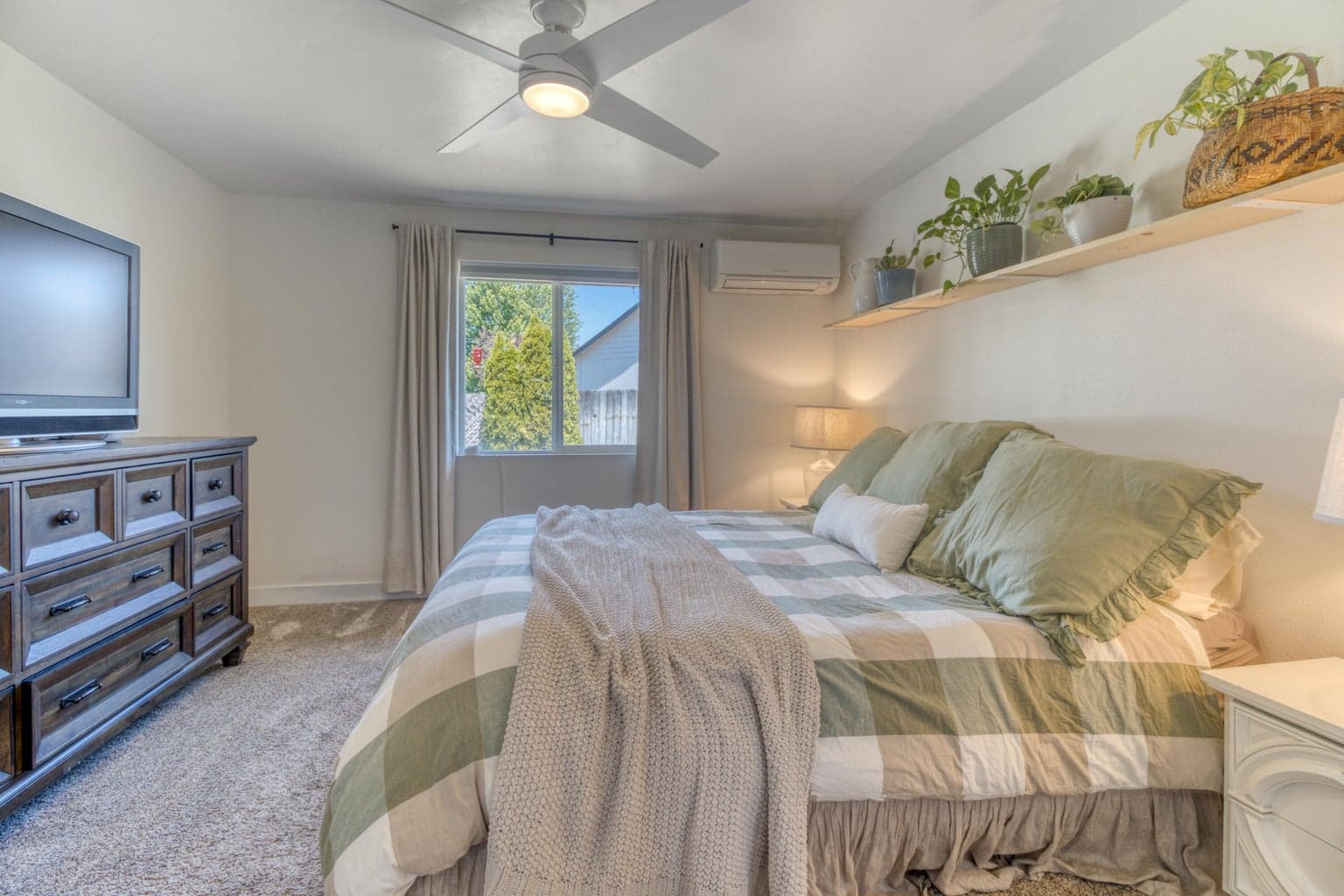 Photo of 723 NE Black Bear Street 16 of 23