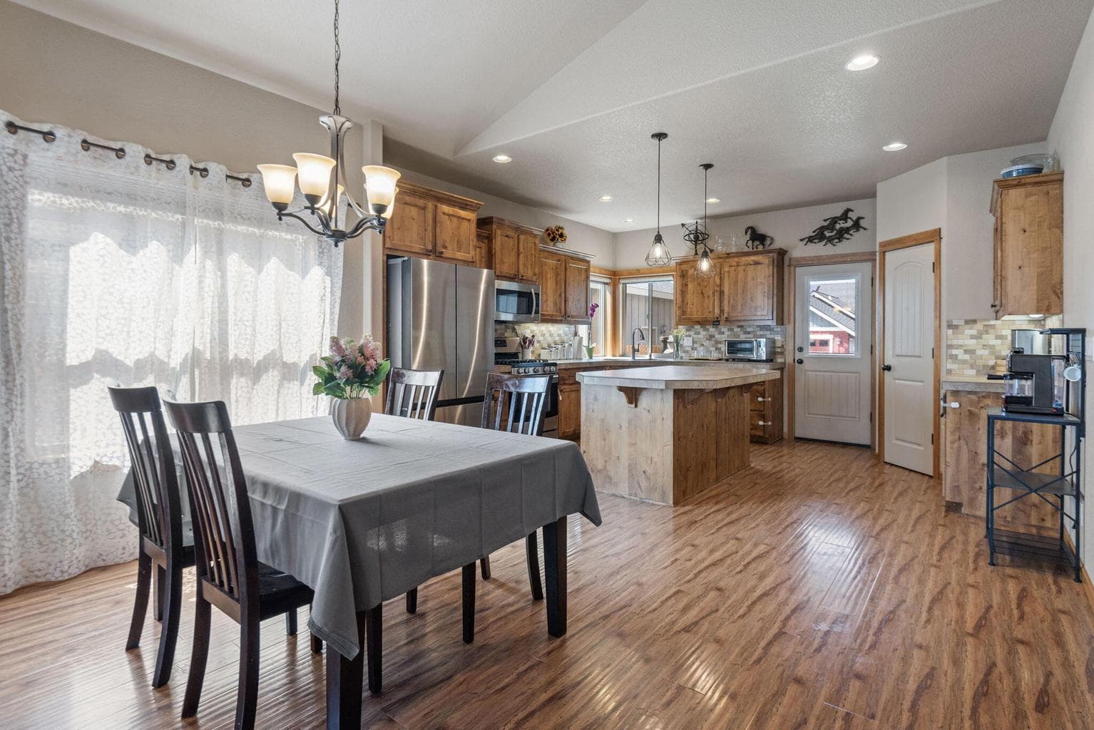 Photo of 21364 Bartlett Lane 6 of 23