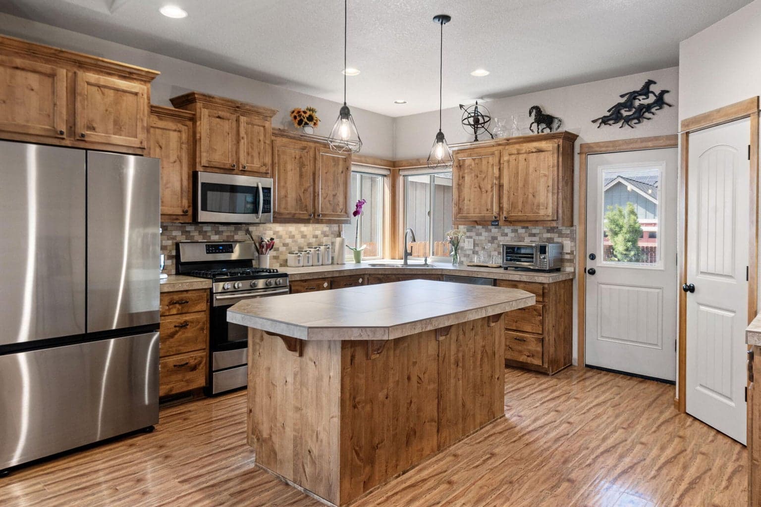 Photo of 21364 Bartlett Lane 8 of 23