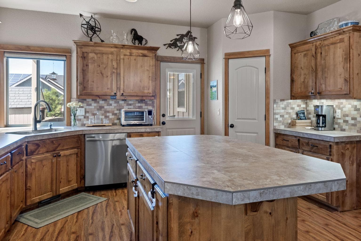 Photo of 21364 Bartlett Lane 7 of 23