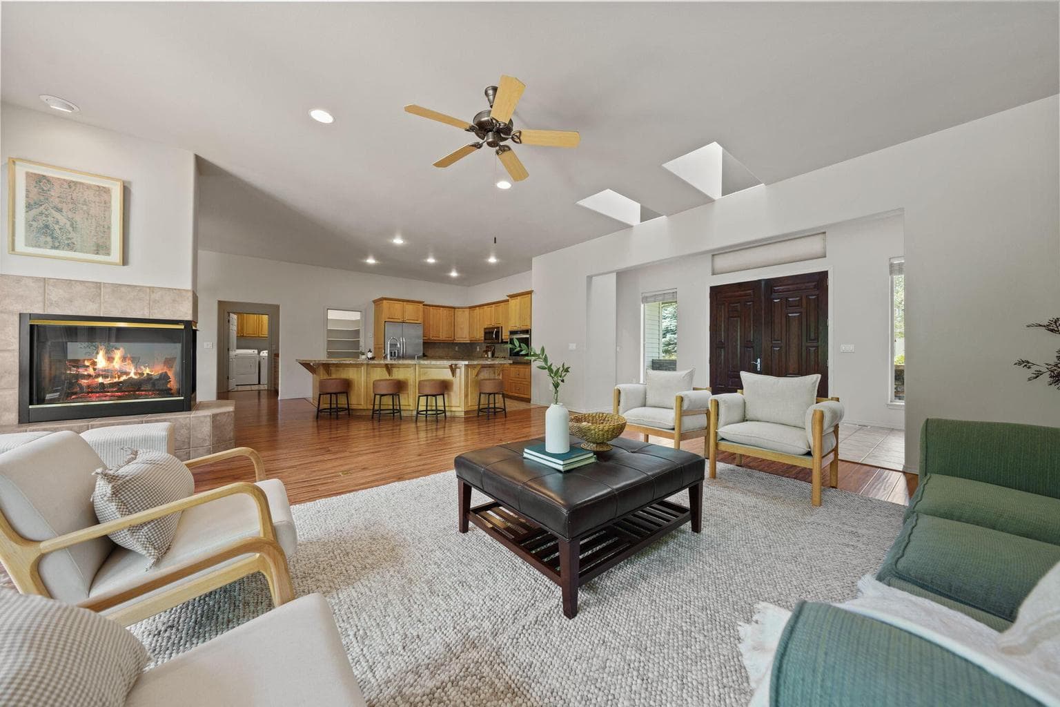 Photo of 950 Willet Lane 6 of 38