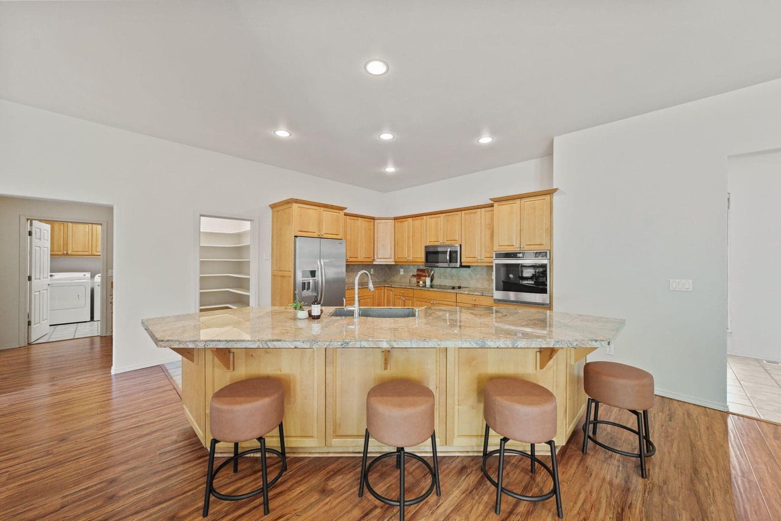 Photo of 950 Willet Lane 12 of 38