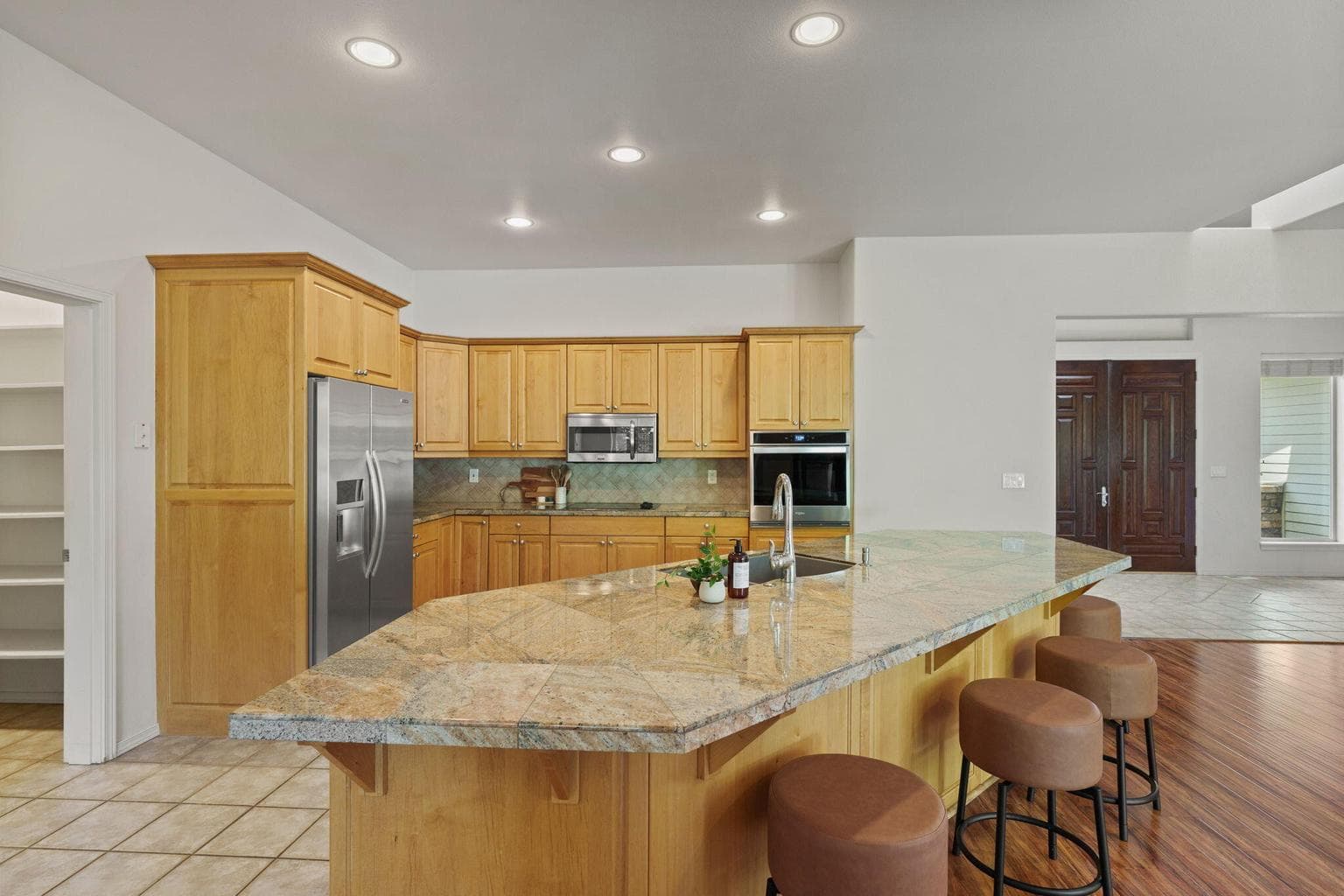 Photo of 950 Willet Lane 13 of 38