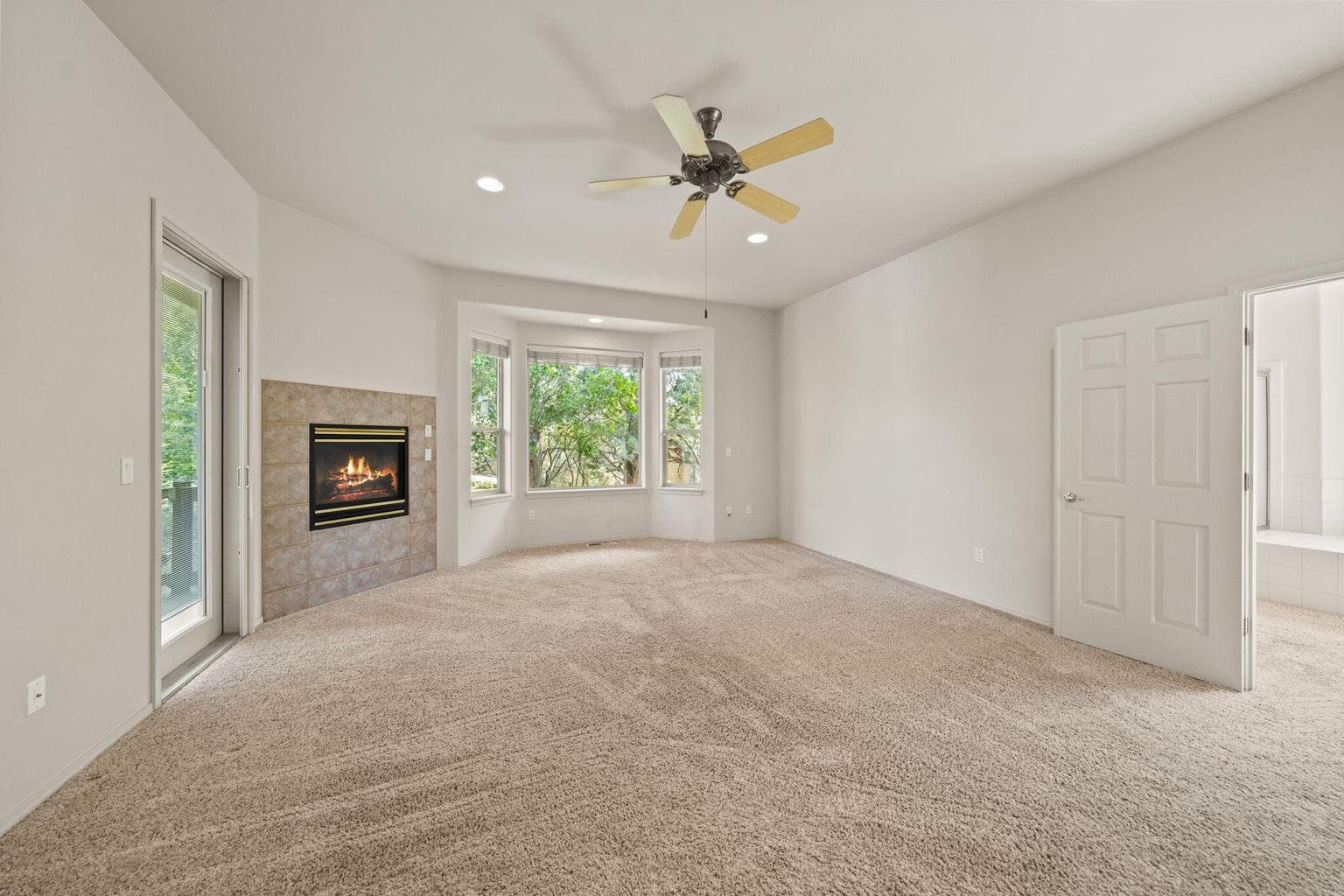 Photo of 950 Willet Lane 17 of 38