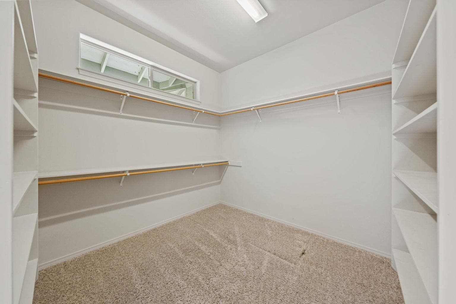 Photo of 950 Willet Lane 21 of 38