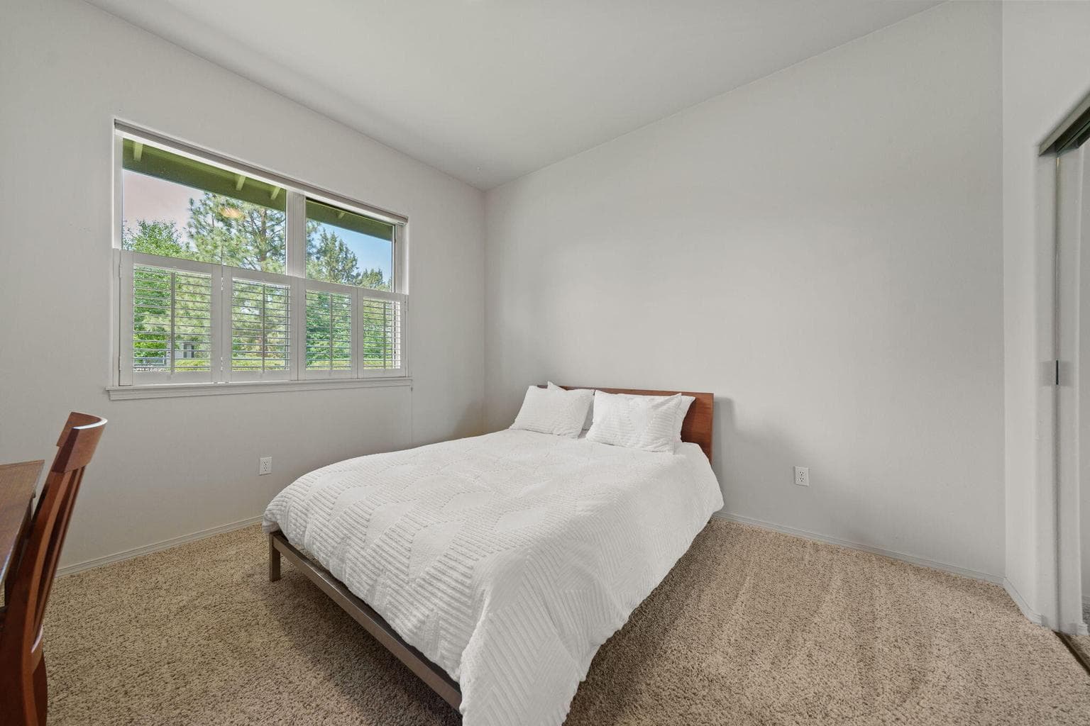 Photo of 950 Willet Lane 23 of 38