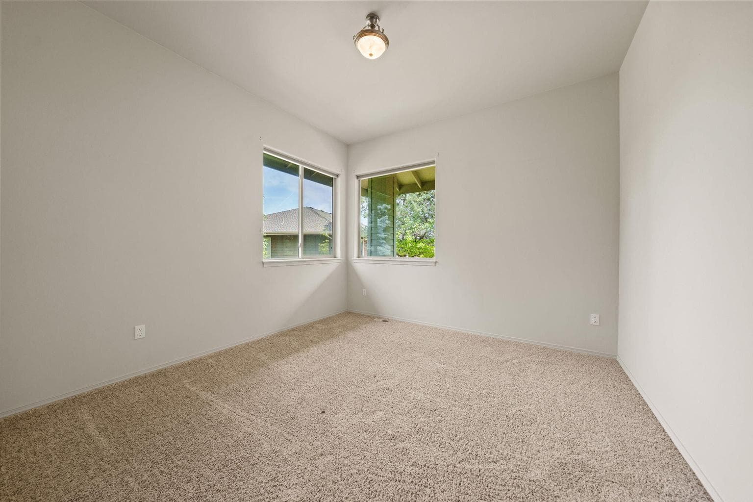 Photo of 950 Willet Lane 24 of 38