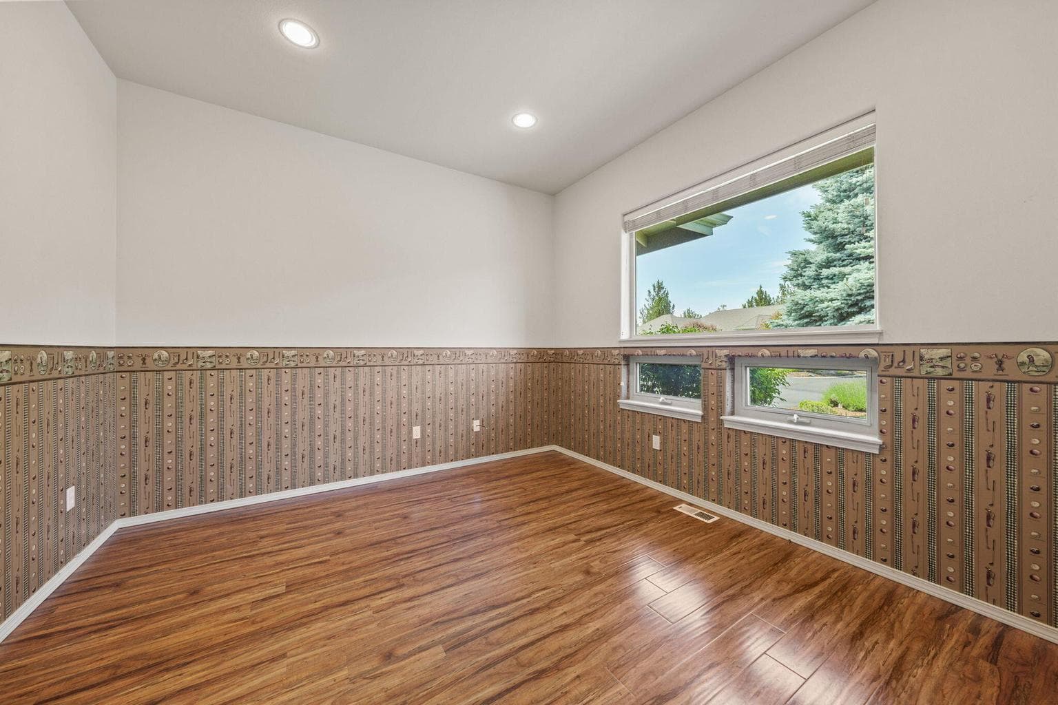 Photo of 950 Willet Lane 28 of 38