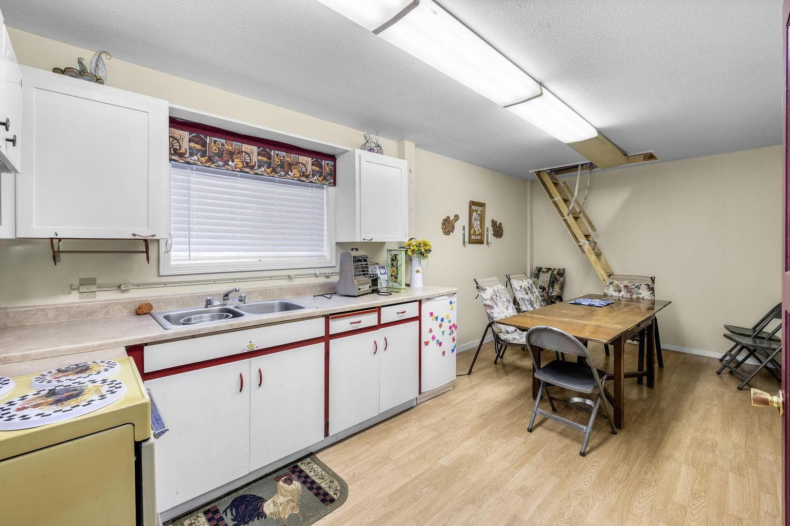 Kitchenette/Dining