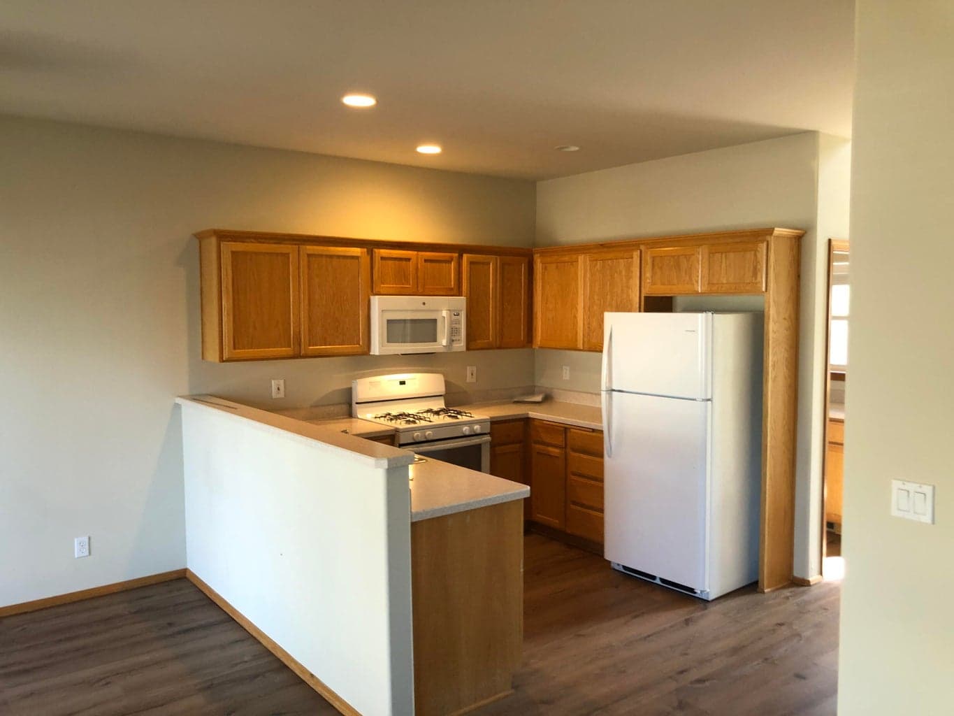 Photo of 1556 SW Reindeer Avenue 6 of 20