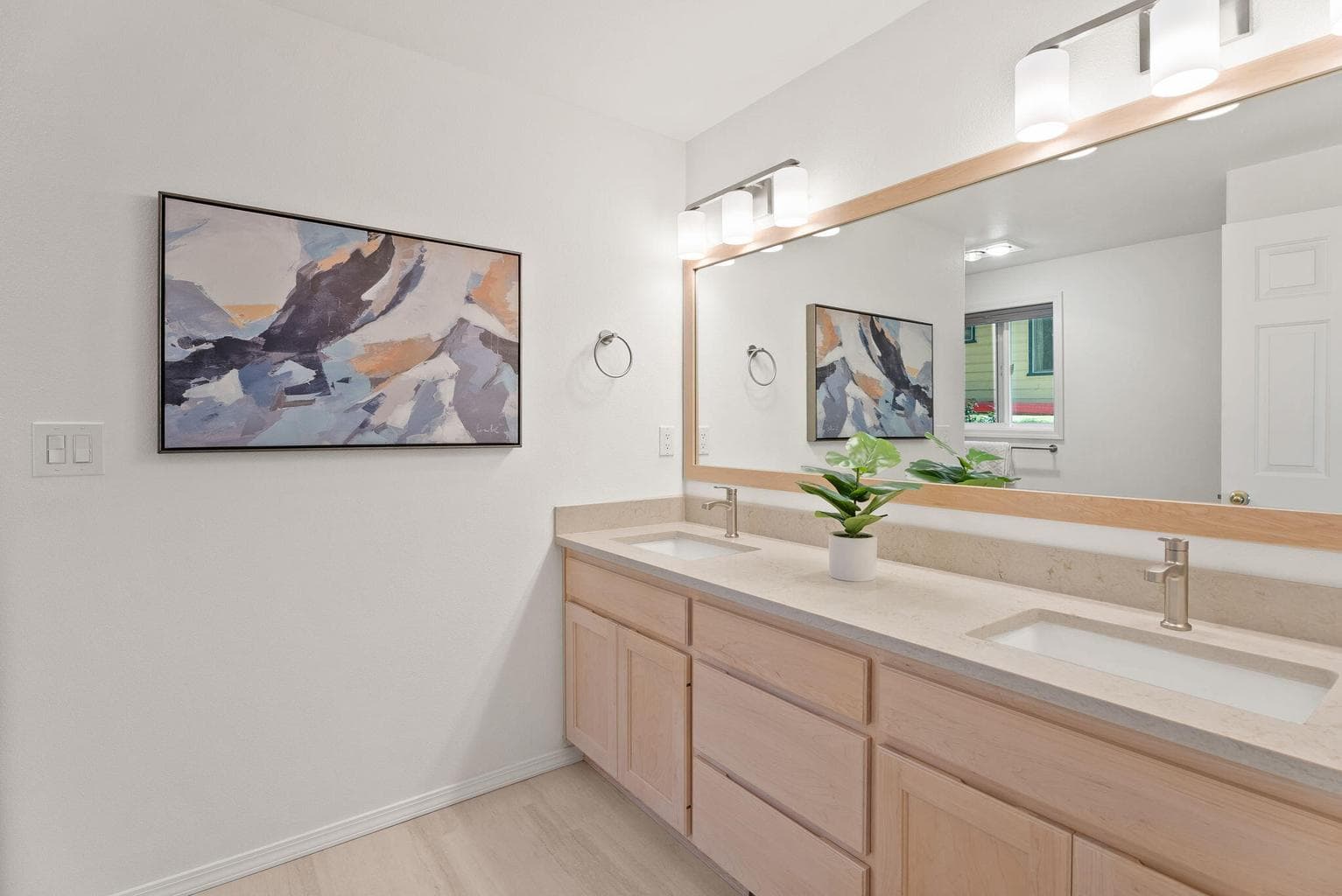 Photo of 515 NW Trenton Avenue 22 of 37