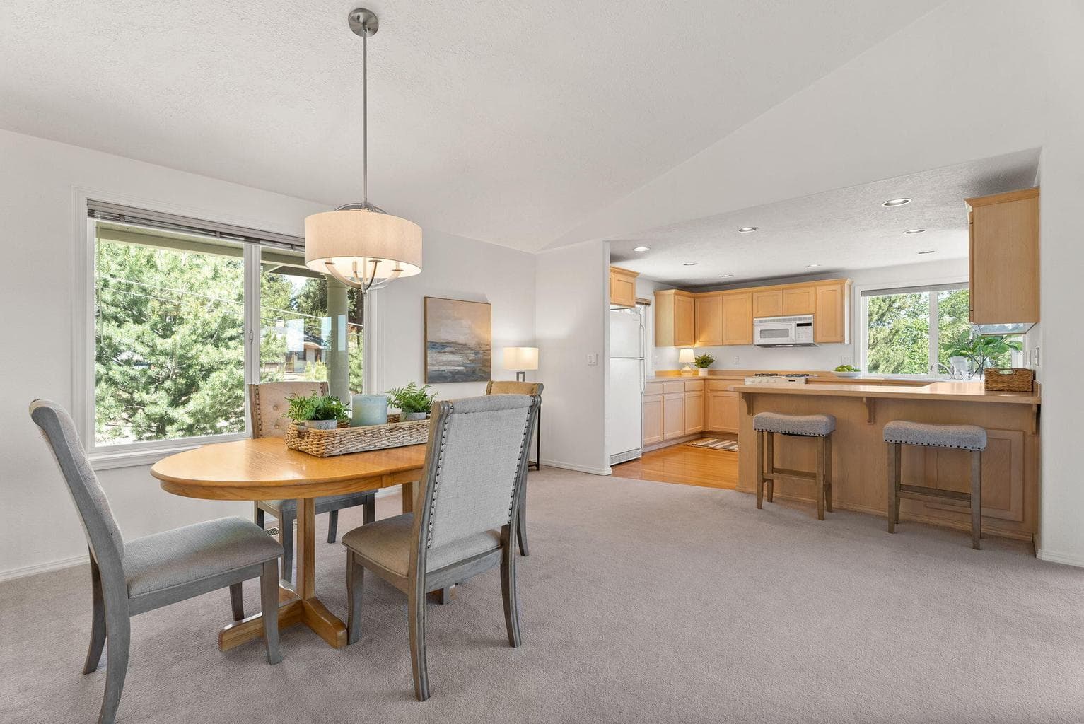 Photo of 515 NW Trenton Avenue 12 of 37