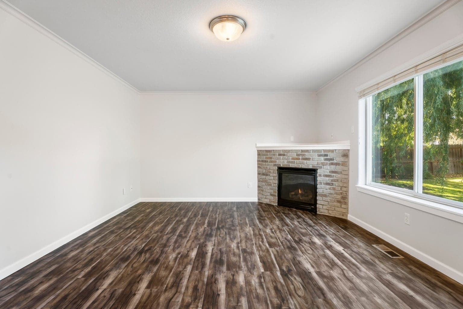 Photo of 2944 SW Deschutes Drive 9 of 38