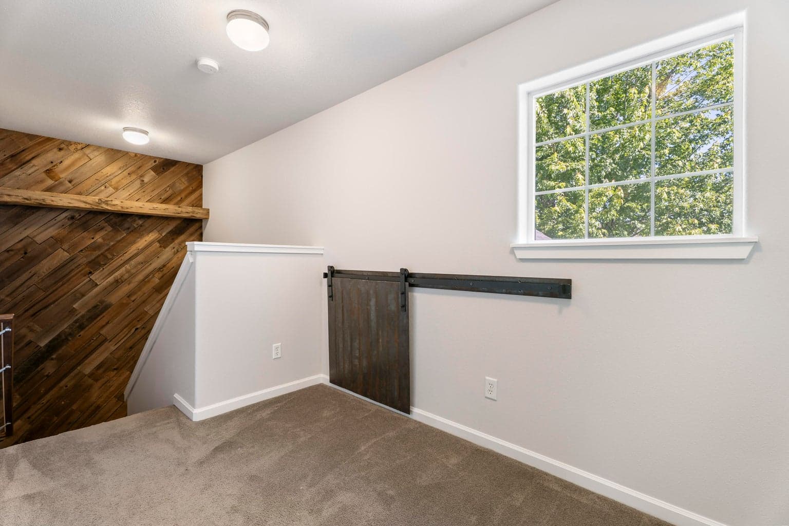 Photo of 2944 SW Deschutes Drive 13 of 38
