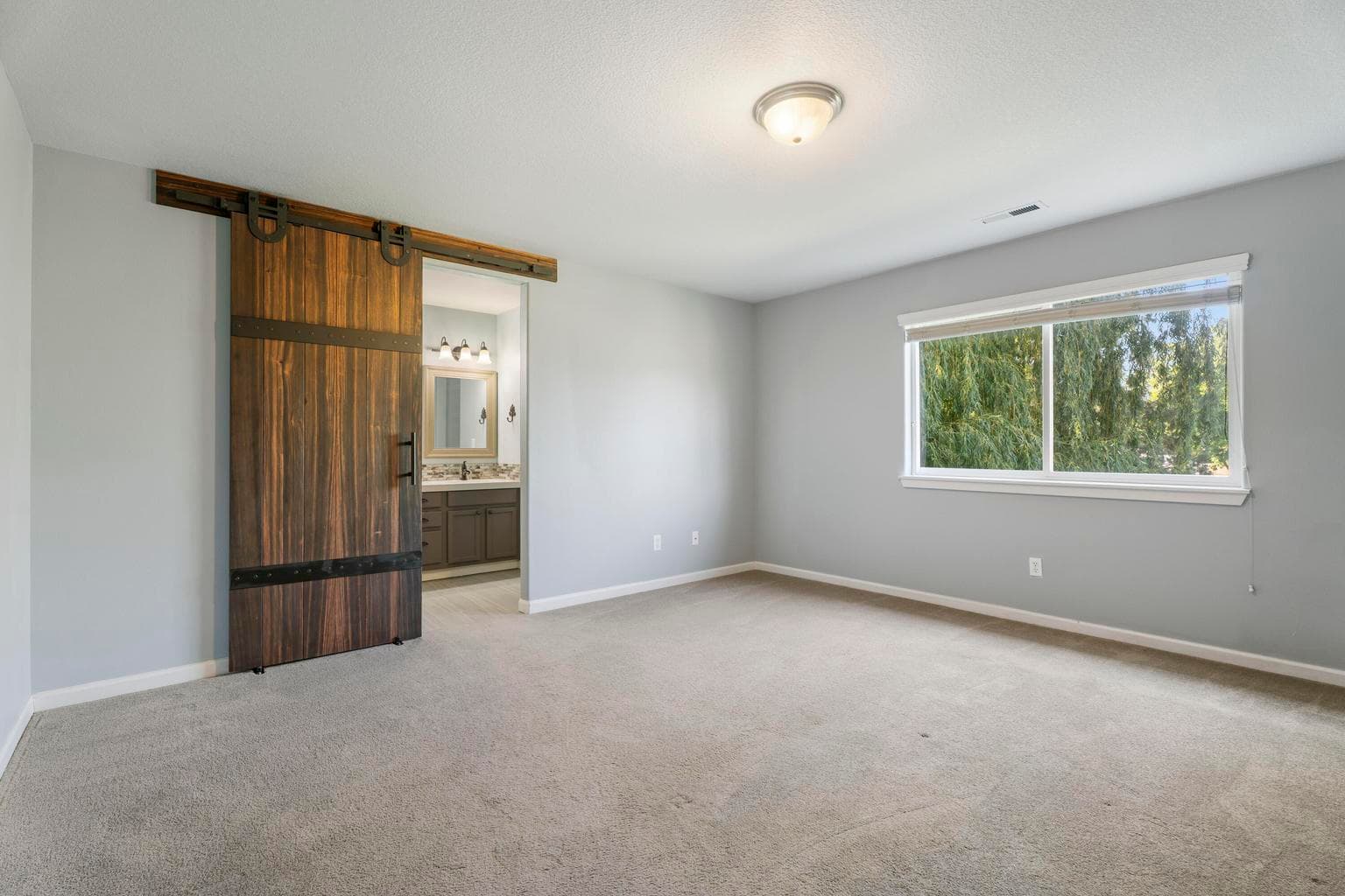 Photo of 2944 SW Deschutes Drive 20 of 38