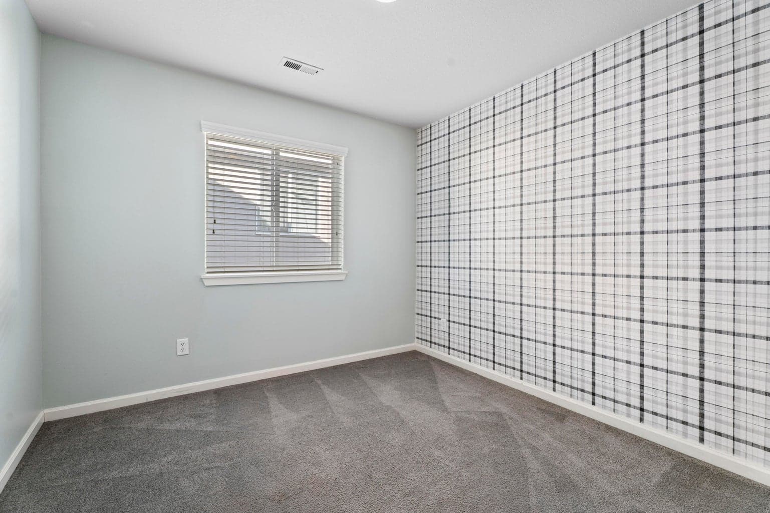 Photo of 2944 SW Deschutes Drive 16 of 38