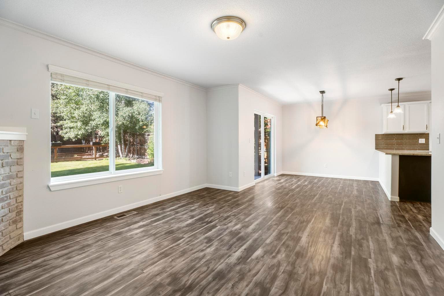 Photo of 2944 SW Deschutes Drive 10 of 38
