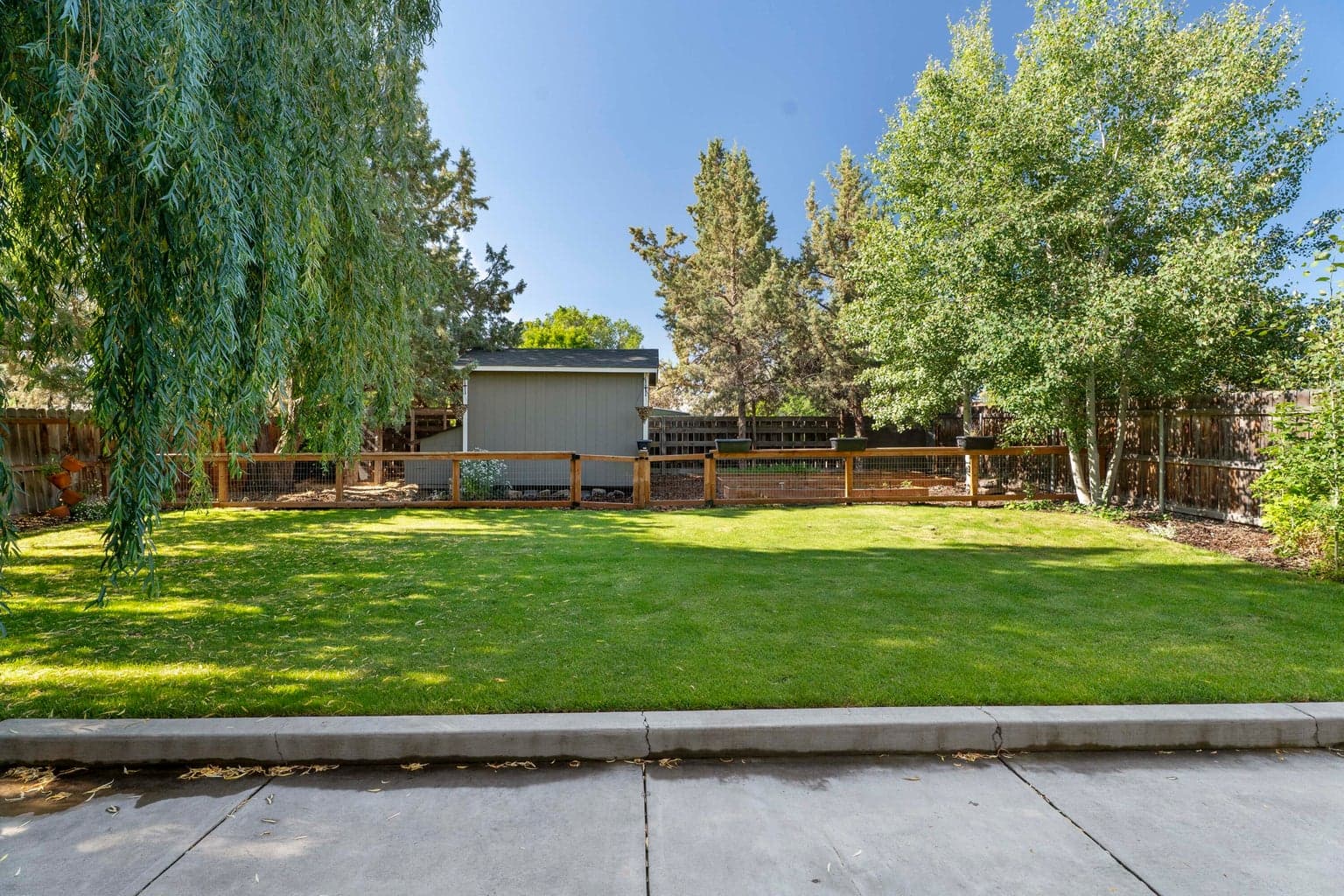 Photo of 2944 SW Deschutes Drive 24 of 38