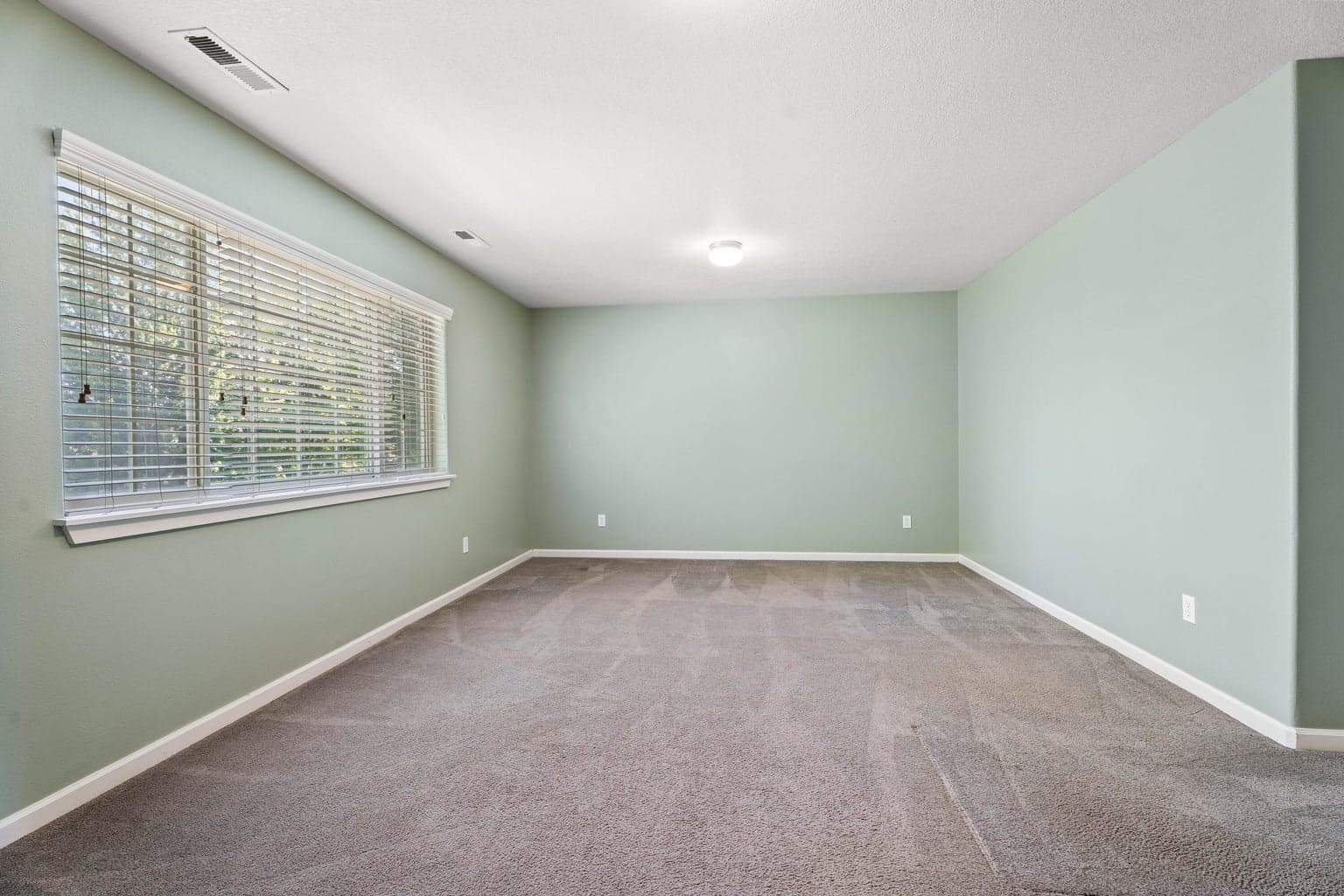 Photo of 2944 SW Deschutes Drive 15 of 38