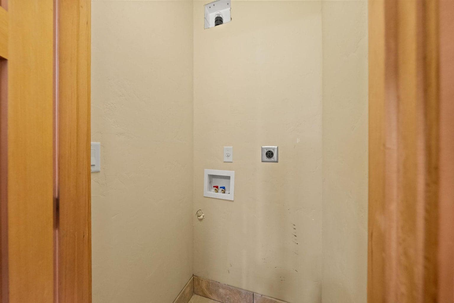 ADU, washer/dryer hookups