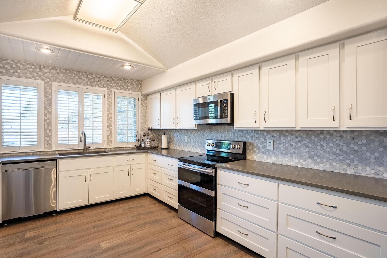 Photo of 2545 SW 35th Court 15 of 53