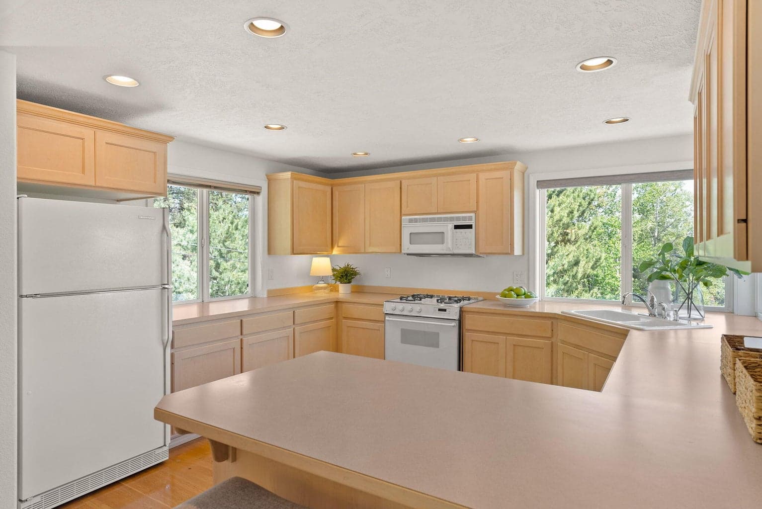 Photo of 515 NW Trenton Avenue 13 of 37