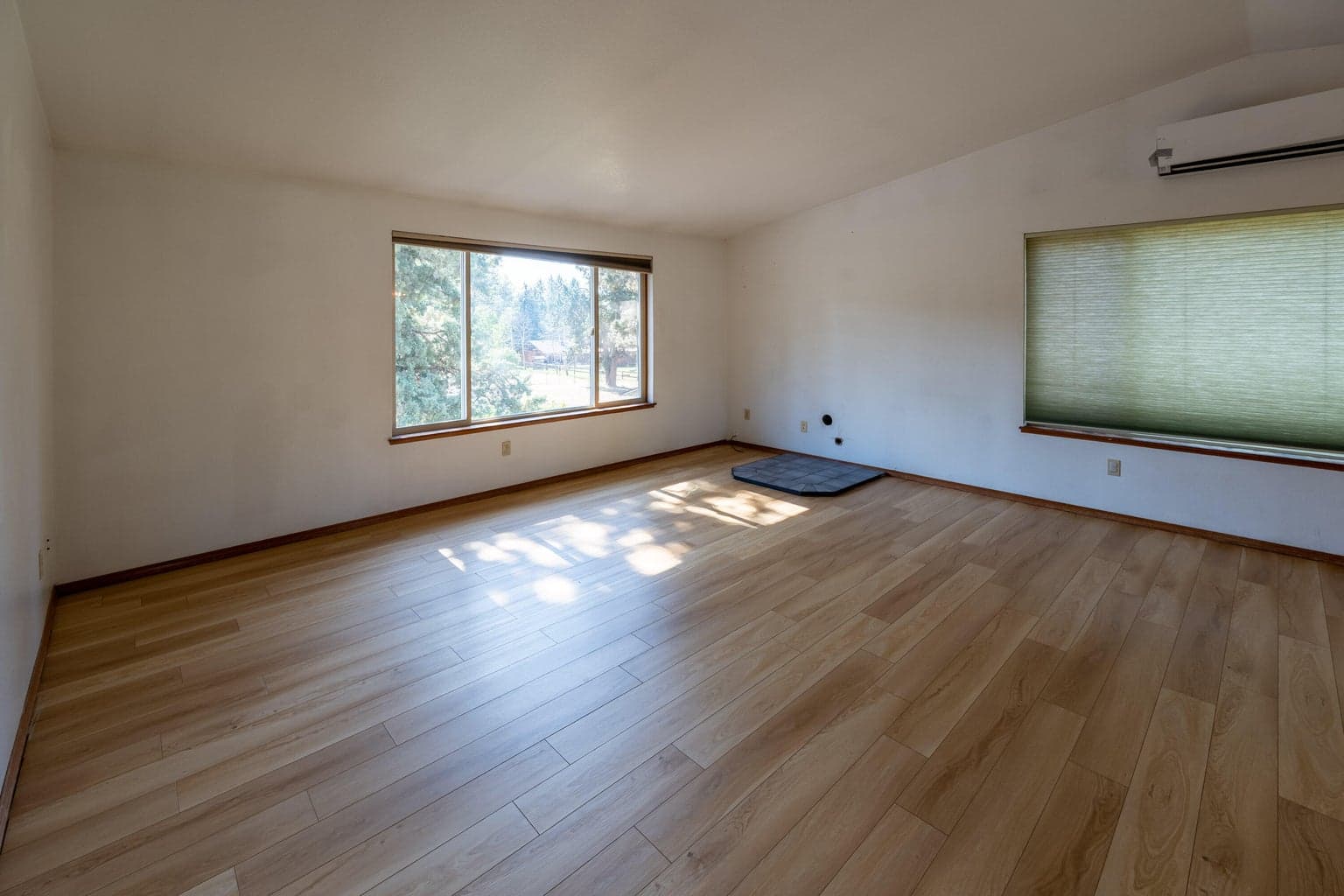 Photo of 61235 Benham 6 of 45