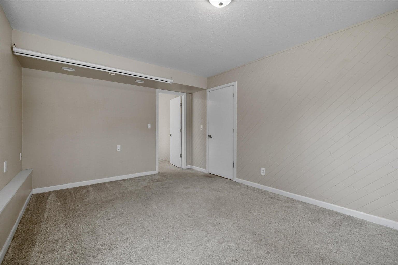 Photo of 2785 NE Purcell Boulevard 20 of 42