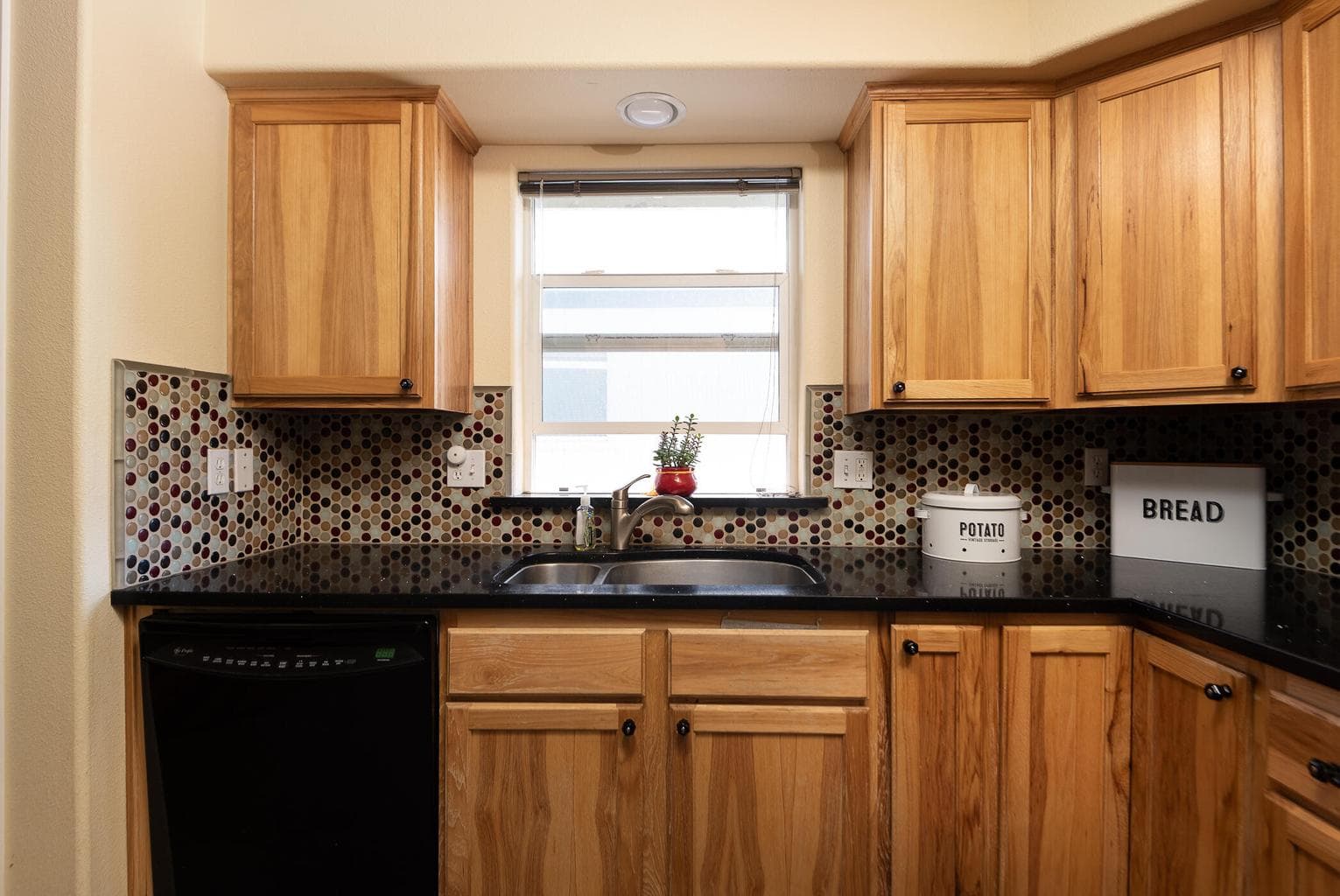 Upgrades custom tile countertop and backsplash.