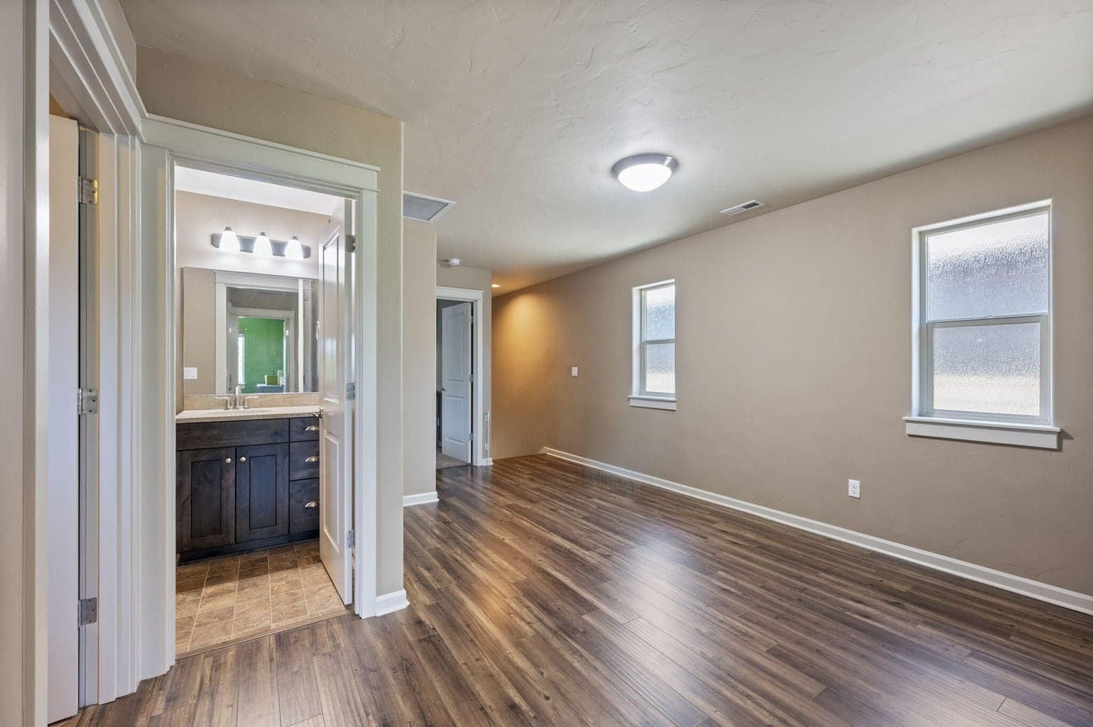 Photo of 3130 SW 28th Street 23 of 34