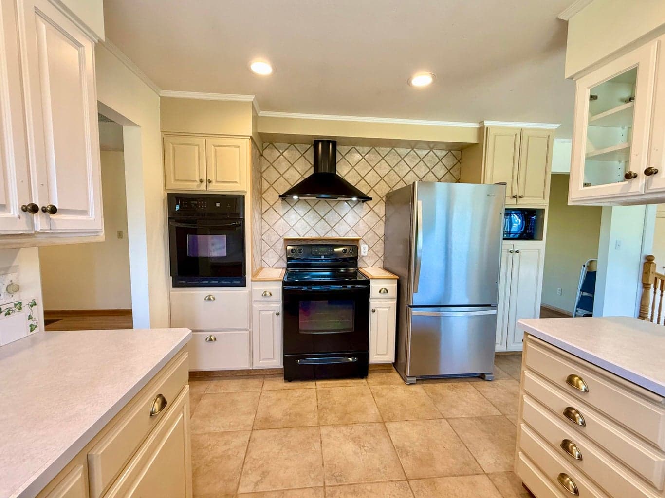 Kitchen w/double ovens
