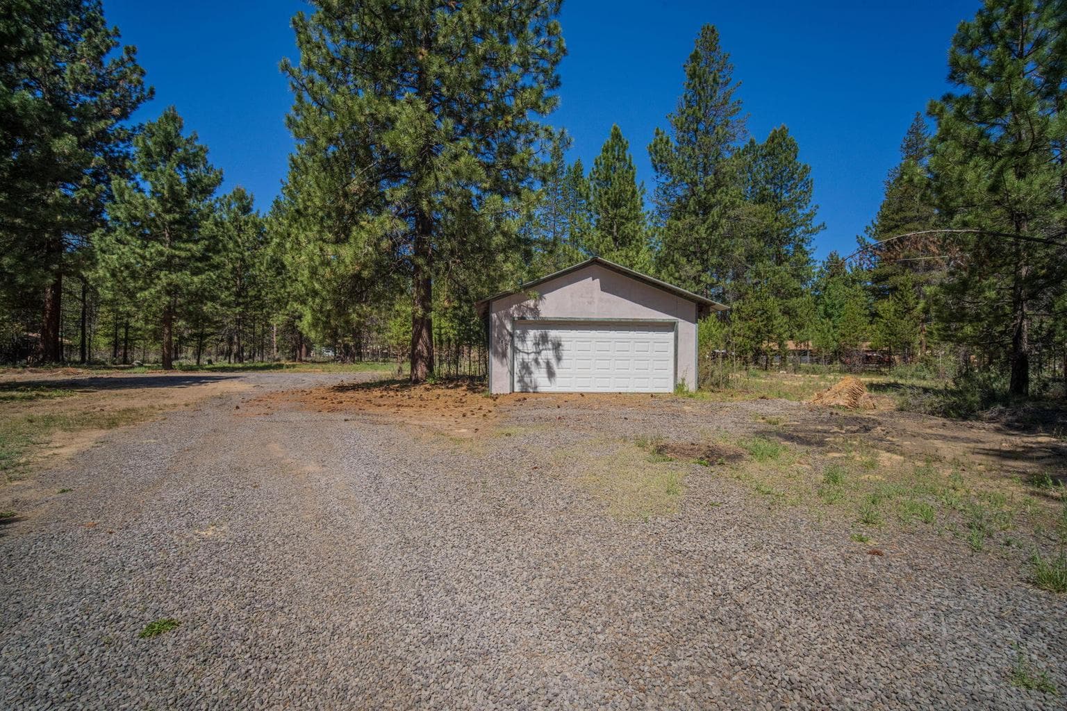Photo of 15893 Fir Road 2 of 30