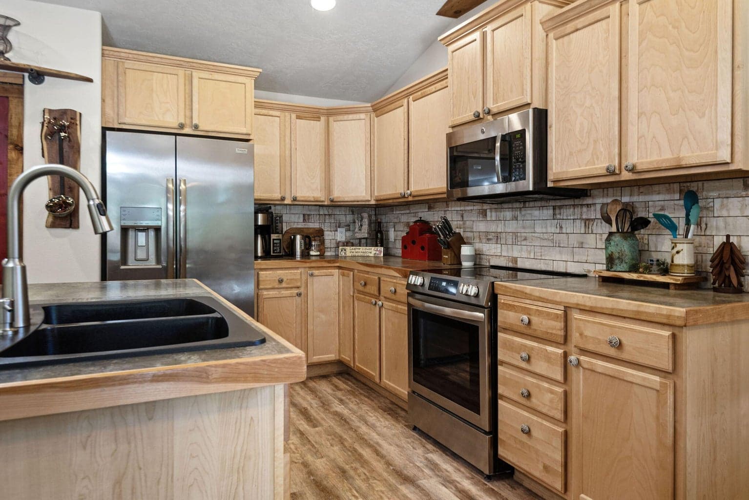 Photo of 16121 Lava Drive 7 of 30