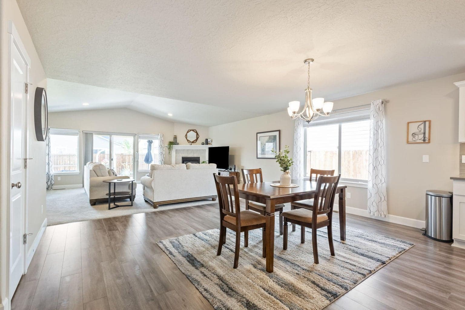 Photo of 2378 SW Metolius Avenue 9 of 34