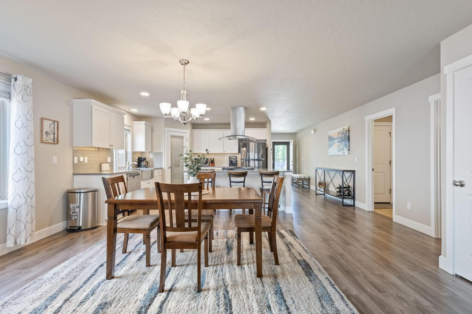 Photo of 2378 SW Metolius Avenue 10 of 34