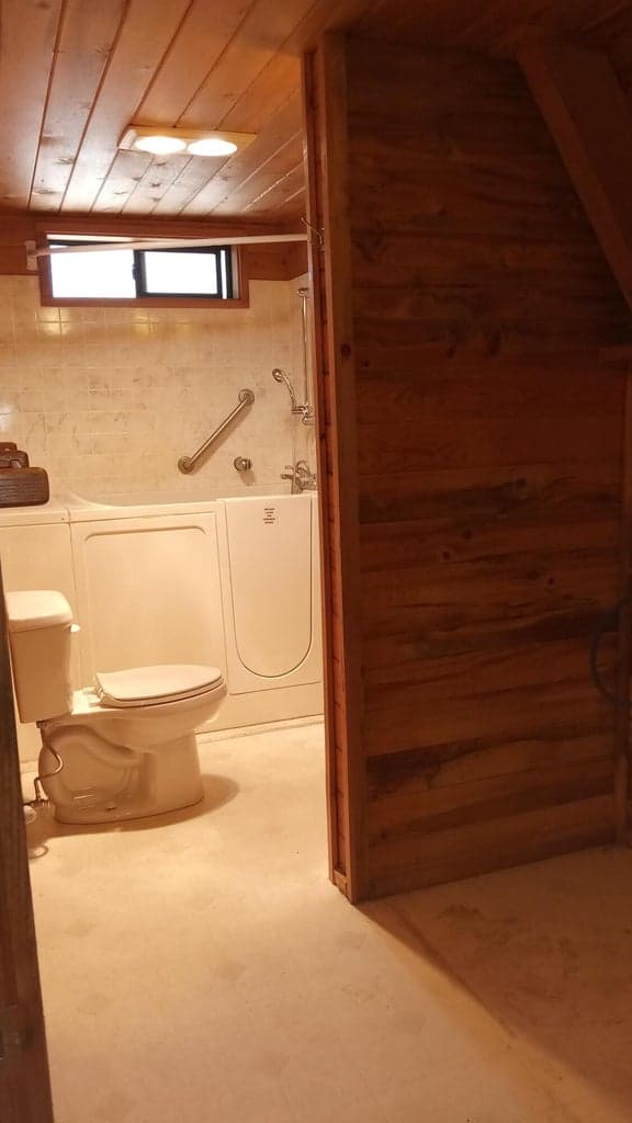 Main bathroom includes laundry