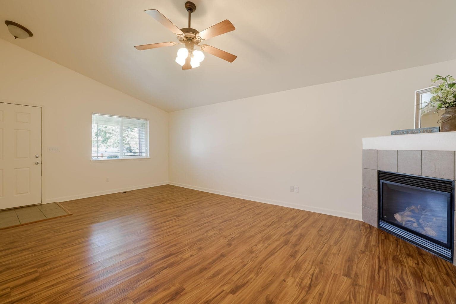 Photo of 1172 22nd 4 of 30