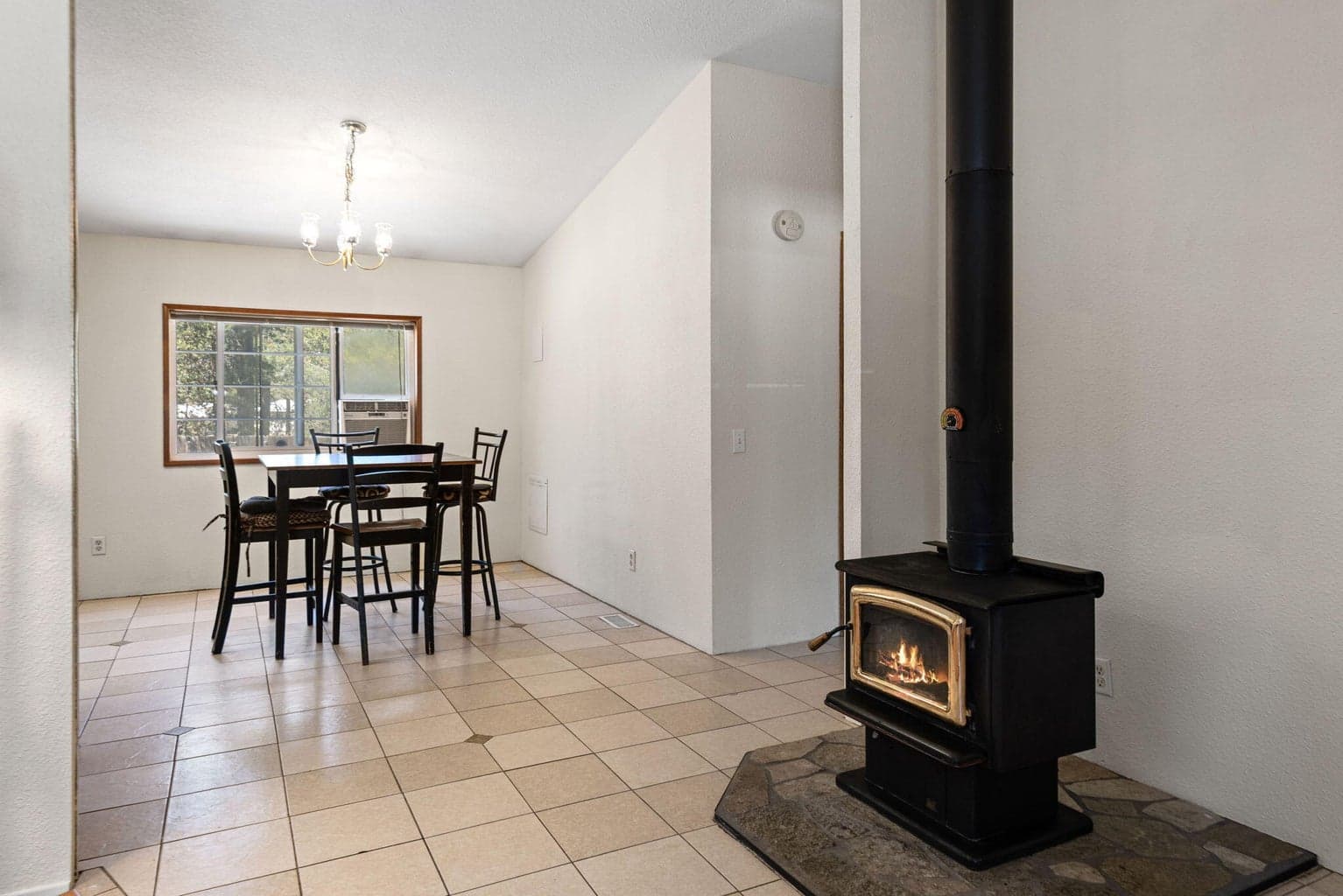 Photo of 16026 Twin Drive 6 of 26