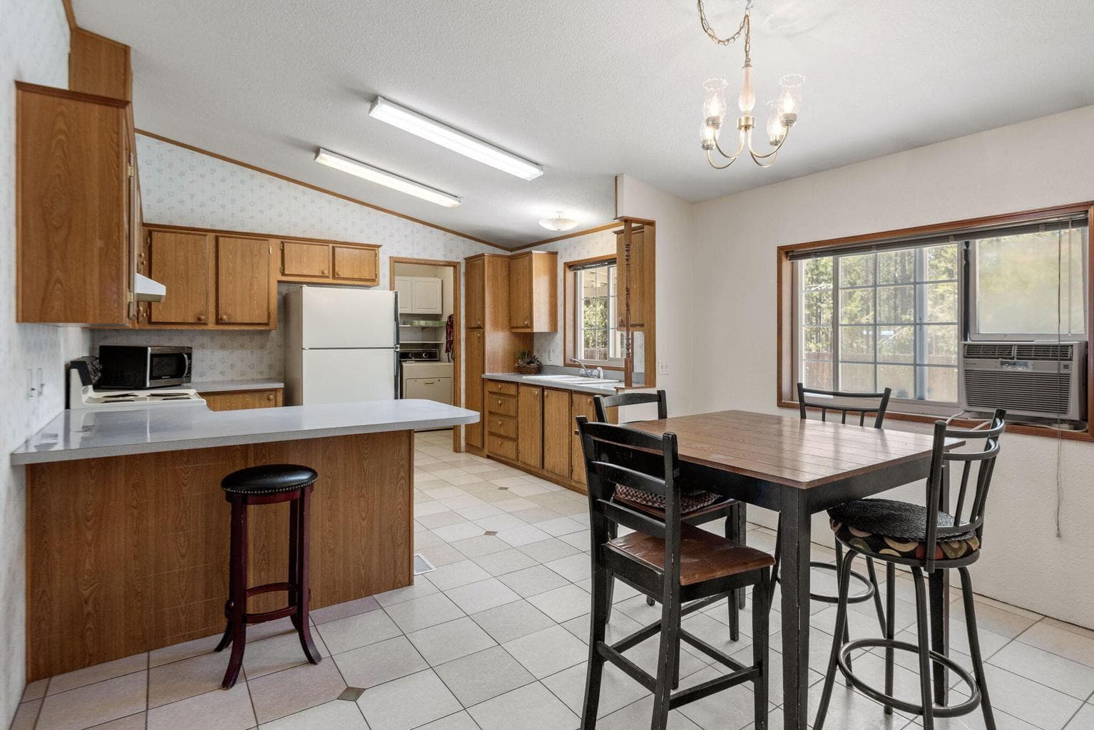 Photo of 16026 Twin Drive 7 of 26