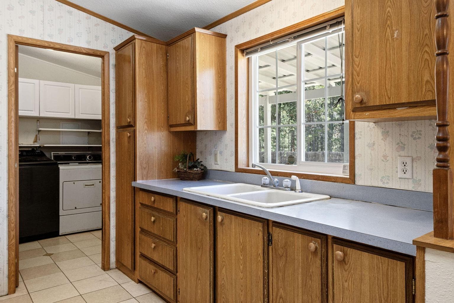 Photo of 16026 Twin Drive 9 of 26