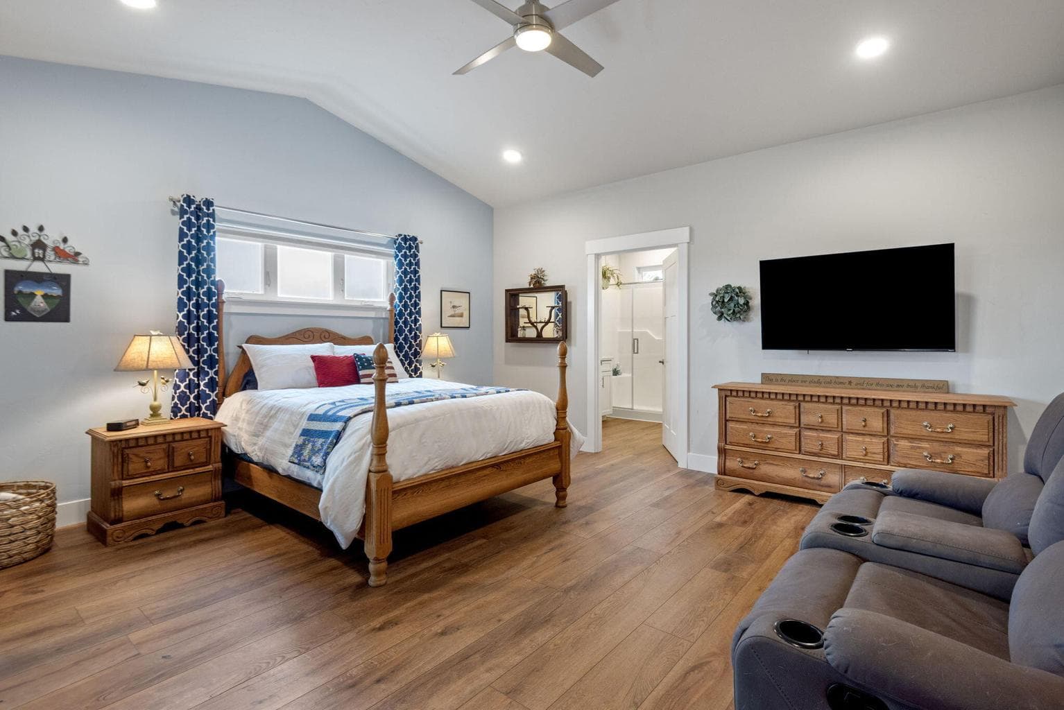 Photo of 1024 SE Bluegrass Lane 18 of 46
