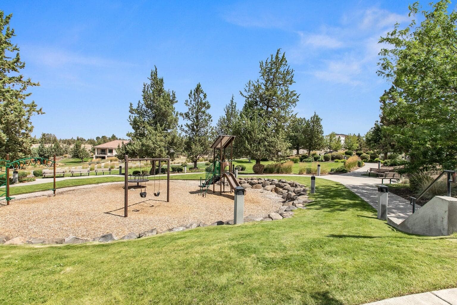 Photo of 1024 SE Bluegrass Lane 42 of 46