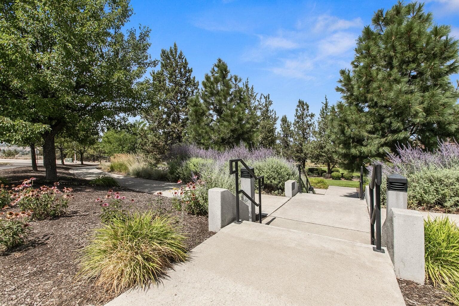 Photo of 1024 SE Bluegrass Lane 43 of 46