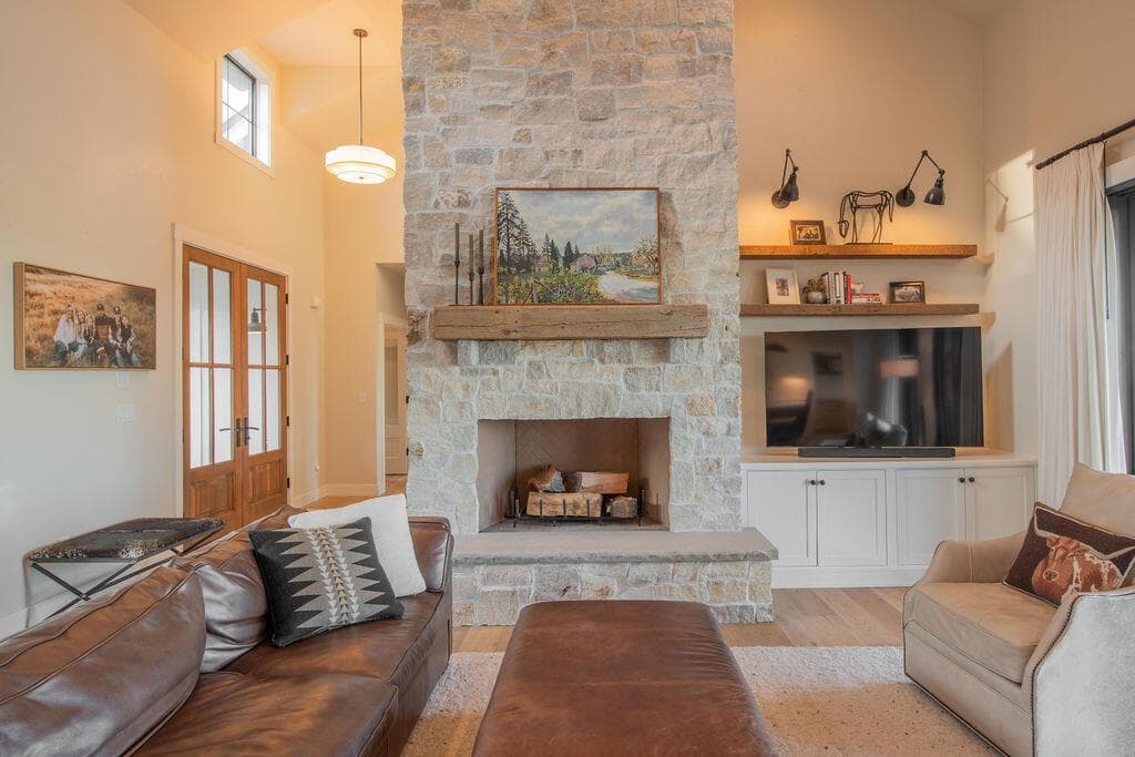 Photo of 9909 NW Coyner Avenue 17 of 60
