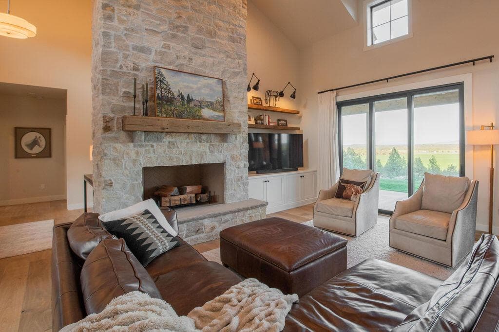 Photo of 9909 NW Coyner Avenue 18 of 60